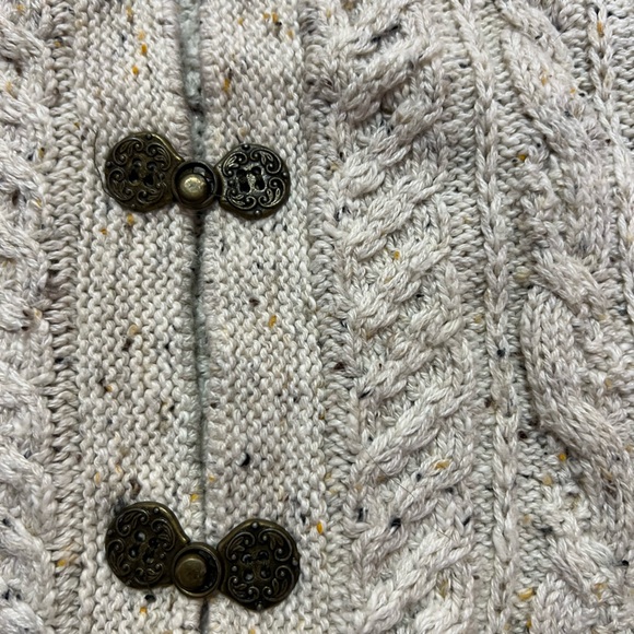 Cottagecore Vintage Mia Cream Knit Vest with Brass Coloured Clasps - Picture 10 of 11